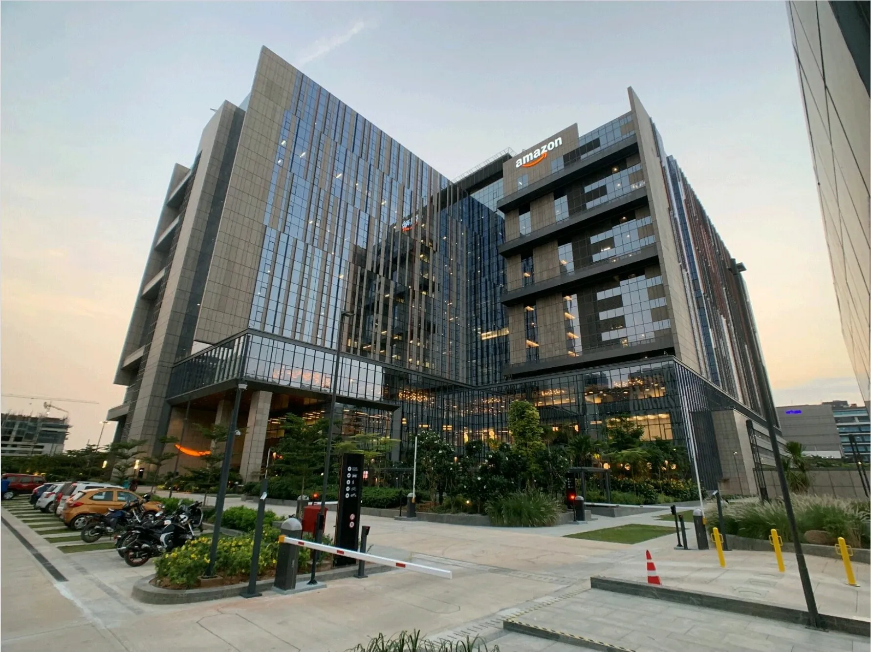 Amazon workplace atmosphere
